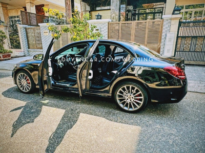 Thuê Xe Mercedes C300 ViP màu đen tại TPHCM dễ dàng với xehoacuoi.vn.