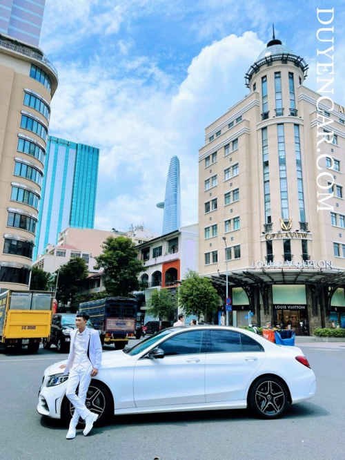 Cho thuê xe mercedes C300 trắng chụp ảnh - xehoacuoi