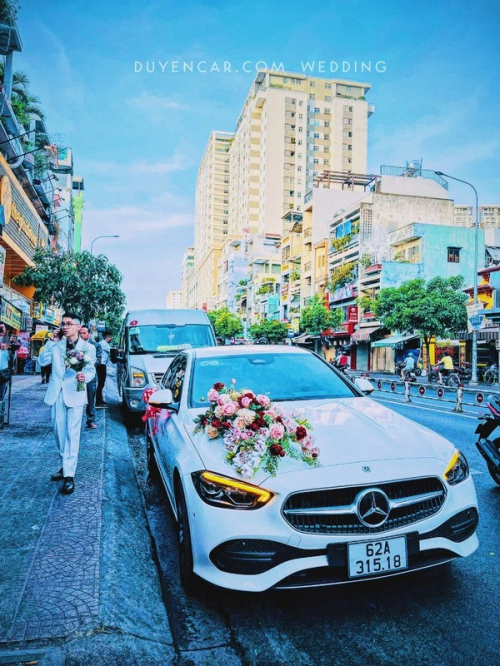 Thuê xe cưới mercedes TPHCM - C200 2023 plus duyencar