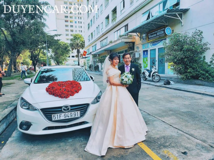 [6.8.2022] Cho thuê xe cưới madza 3 màu trắng rước dâu Tân Bình - Quận 12 - xehoacuoi