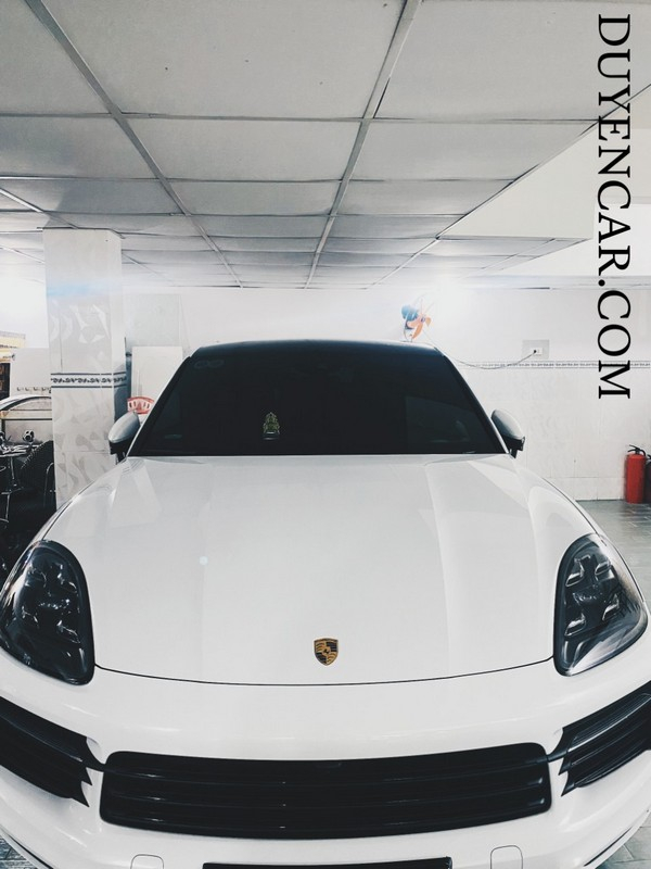 Thuê xe cao cấp Porsche Cayenne màu trắng - xehoacuoivn